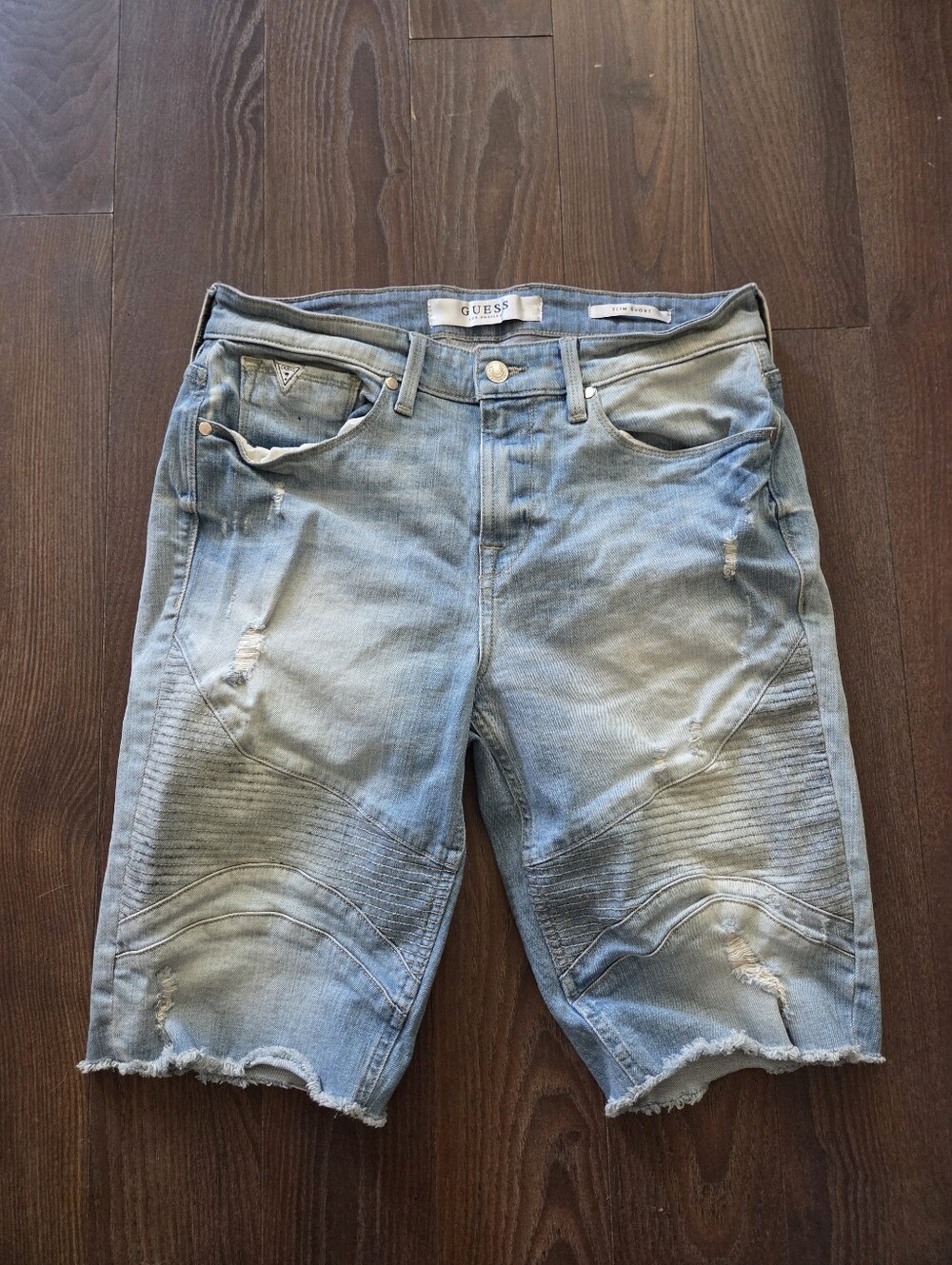 GUESS Men’s Light Blue Distressed Denim Slim Fit Shorts Size 32